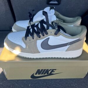 Nike Air Jordan 1 Retro Low OG Kid's GS Medium Olive Black HQ6999 200 6.5Y/8W